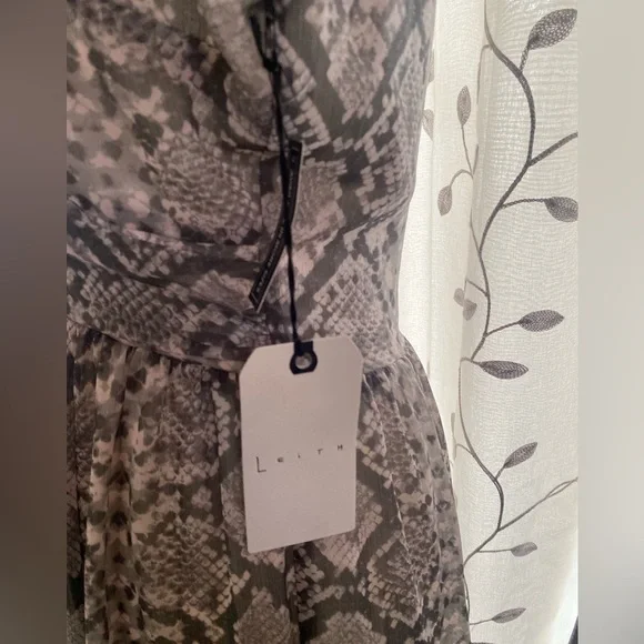 NWT Leith Gray Light Pink Snake Print Sleeveless Women's Maxi Dress Size Small - Picture 8 of 10